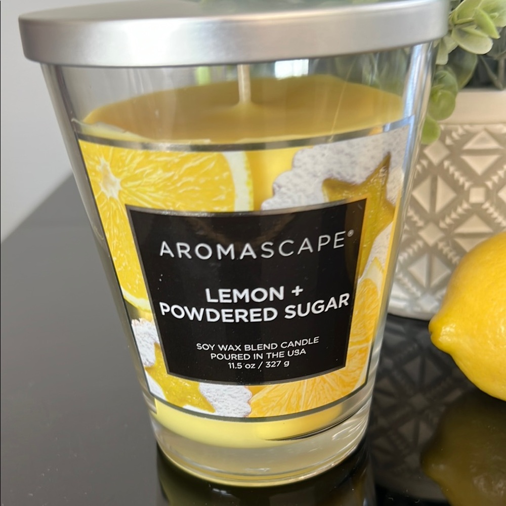 Chesapeake Bay Aromascape Lemon + Powdered Sugar Single Wick Candle 11.5 oz - Picture 2 of 9